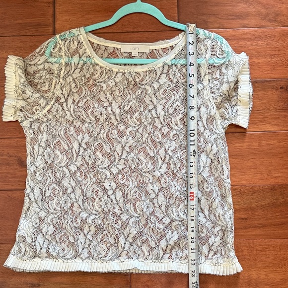 LOFT Beige Lace Blouse with Black Accents Size Medium - Picture 7 of 7